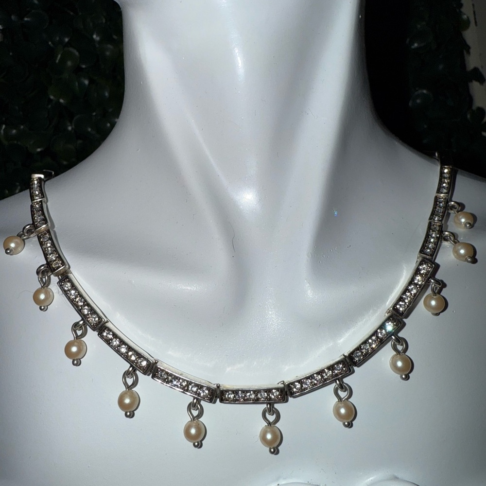 Elegant Pearl and Silver vintage Monet Necklace